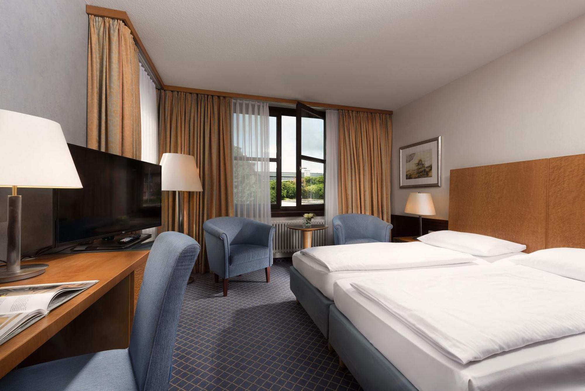Maritim Am Schlossgarten Hotel 4*